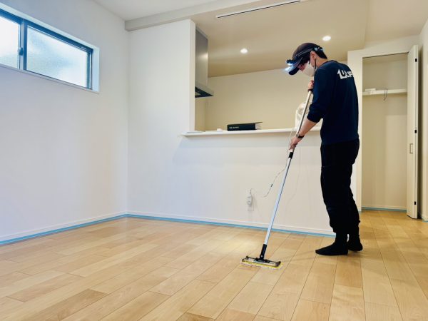 東京都東久留米市 フロアコーティング 施工中