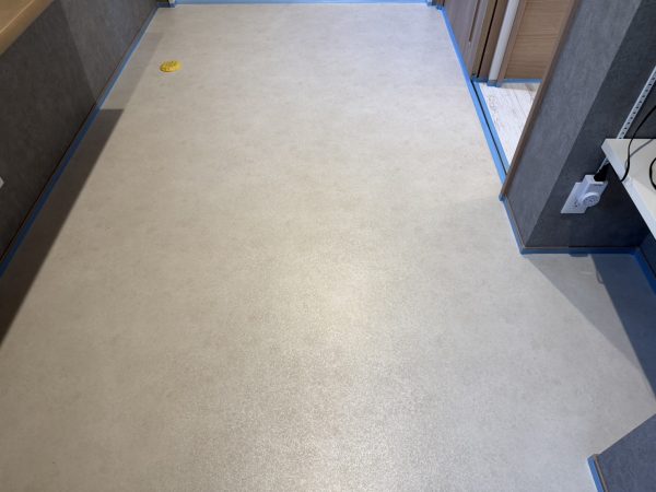 福島県福島市　アクアフロアコート　ランドリー　施工前
