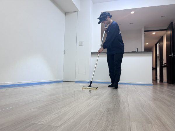 宮城県仙台市太白区 フロアコーティング 施工中の様子