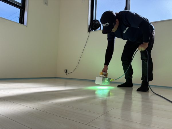 埼玉県加須市 フロアコーティング 施工中の様子