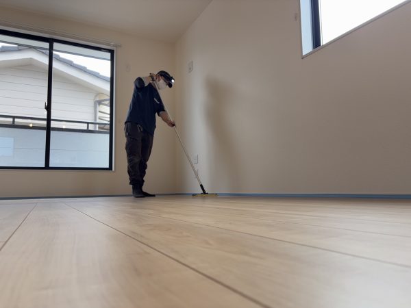 埼玉県川越市 フロアコーティング 施工中の様子