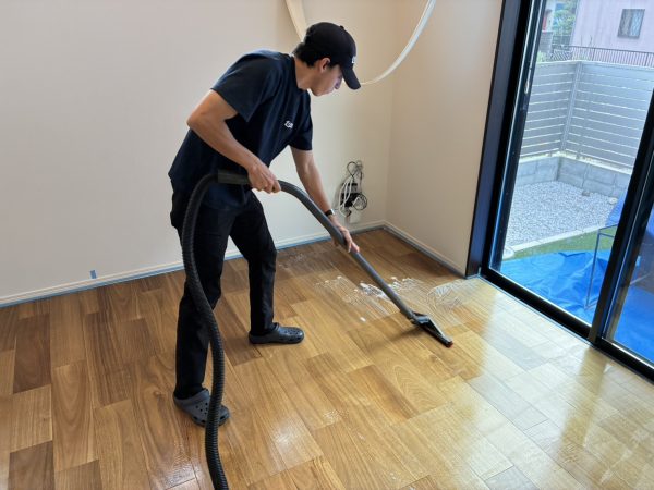 埼玉県川越市 フロアコーティング 剥離中の様子