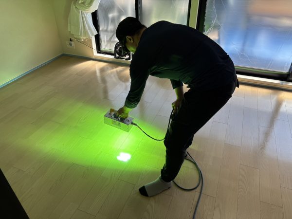 埼玉県越谷市 フロアコーティング 施工中の様子