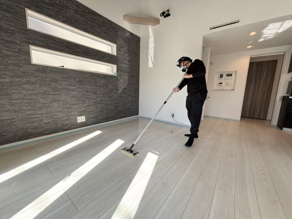 埼玉県さいたま市大宮区 フロアコーティング 施工中の様子
