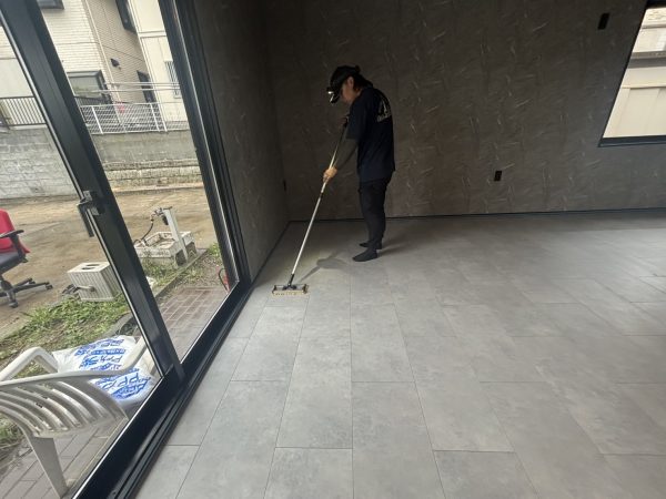千葉県木更津市 フロアコーティング 施工中の様子