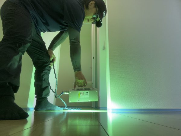 埼玉県さいたま市岩槻区 フロアコーティング 施工中の様子